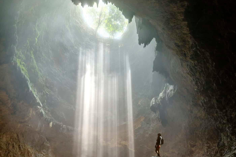 Yogyakarta: tour compartido de la cueva de Jomblang y la cueva de PindulYogyakarta : Excursión compartida por la cueva de Jomblang y la cueva de Pindul