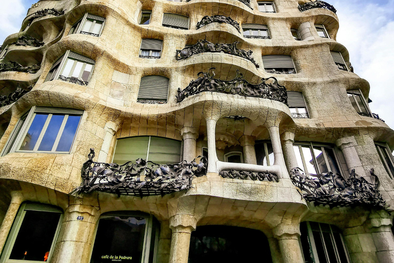 Barcelona 3-in-1 Tour: Sagrada Família, Gaudí & Old Town Private tour