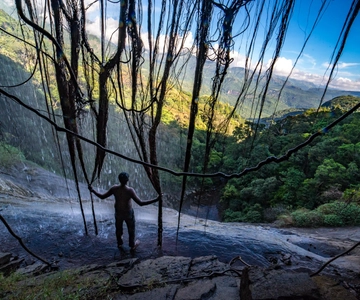 Knokkels Gebergte: Verborgen waterval kettingwandeling