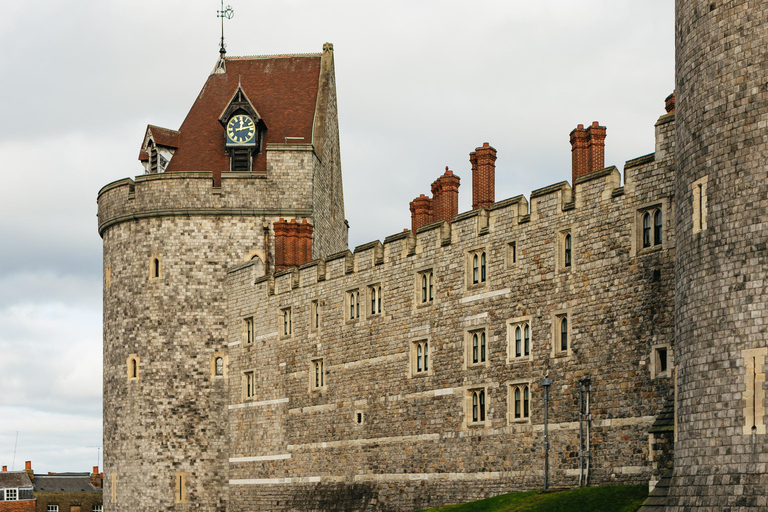 Desde Londres: Excursión de un día a Stonehenge Inner Circle y Windsor