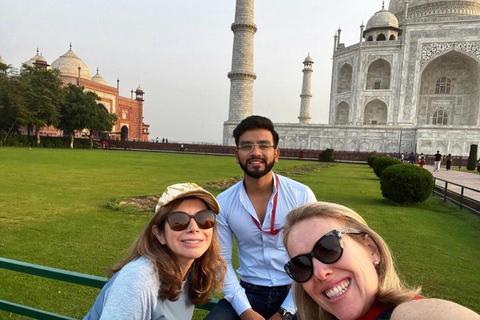 Delhi para Agra: Excursão ao Taj Mahal ao nascer do sol com trasladosTour particular saindo de Délhi - Carro, guia, ingressos e refeição 5 estrelas