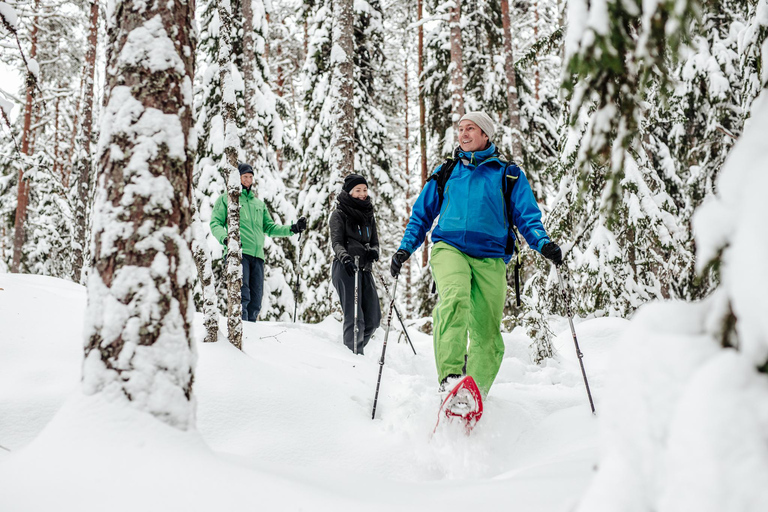 Espoo: Wycieczka z przewodnikiem w rakietach śnieżnych po Parku Narodowym Nuuksio