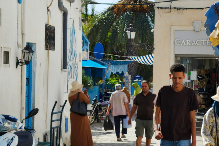 HoumetSouk: Tempo livre no mercado e chá de menta no famoso El FondoukHoumetSouk: Tempo Livre no Mercado e Chá de Hortelã no famoso El Fondouk