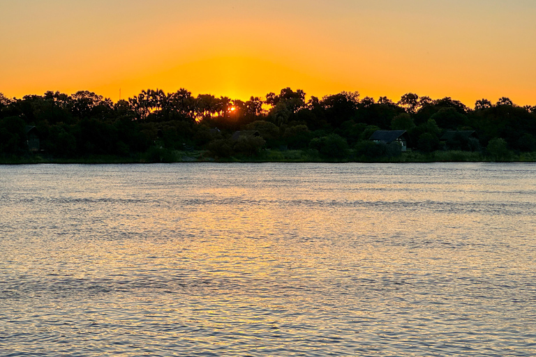 Riversong Zonsondergang Luxe Zambezi CruiseLuxe optie bij zonsondergang