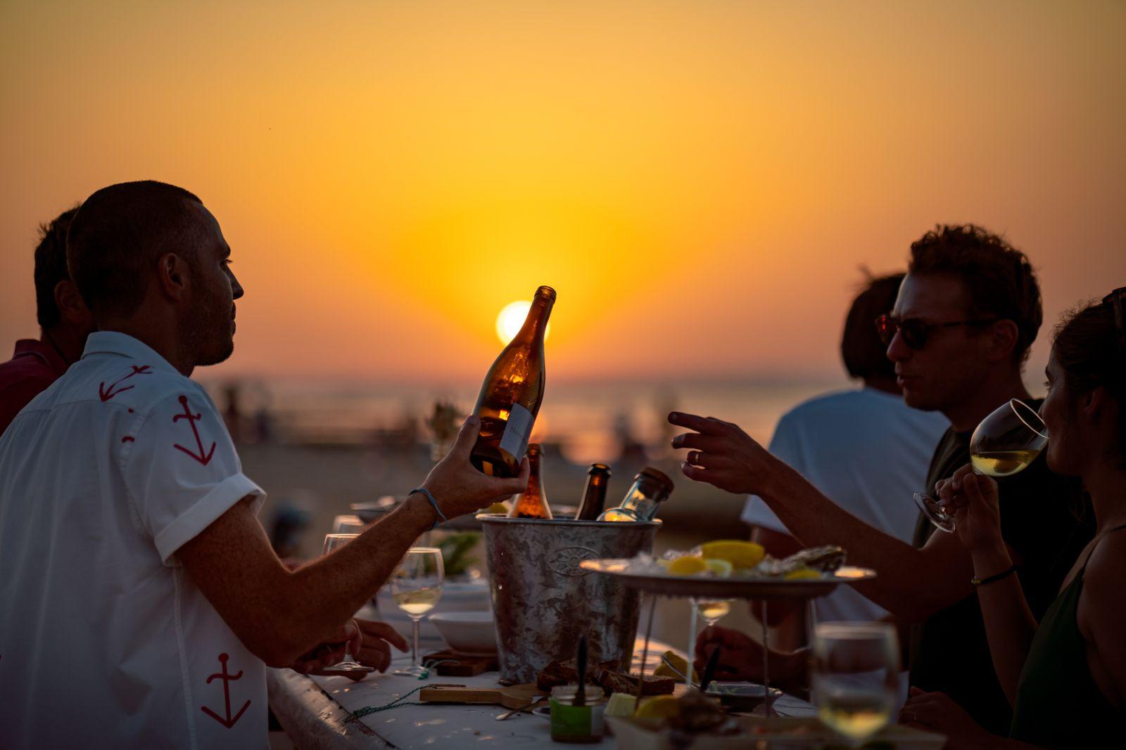 Normannischer Strand: Pop-up-Austernbar am Meer