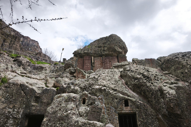 Tbilisi: Private Ride to Yerevan with Wine Tasting