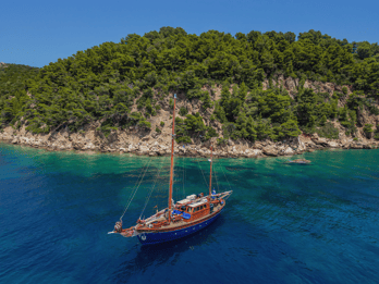 Skiathos: Wooden Sailboat Full- or Half-Day Trip with Meal