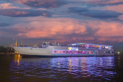 Bangkok: Smile Riverside Dinner Cruise