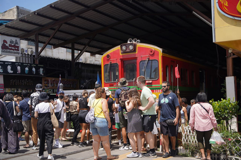 Bangkok: Maeklong Railway Market and Floating Market TourRiver City Bangkok Meeting Point