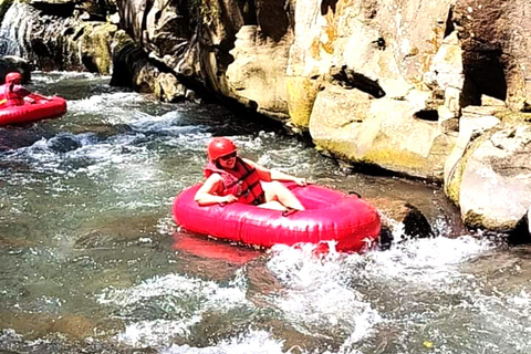 Bali Tubing Abenteuer: Erfrischende Fahrt durch üppigen Dschungel