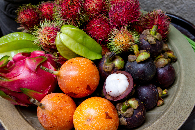 Kandy: Exotic Fruit Tasting & Tuk-Tuk Market Tour