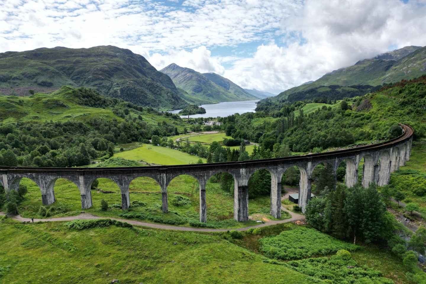 Edinburgh to Inverness: Glencoe, Glenfinnan and Highlands