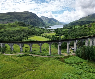 From Edinburgh: Glenfinnan, Glencoe and Highlands Day Tour