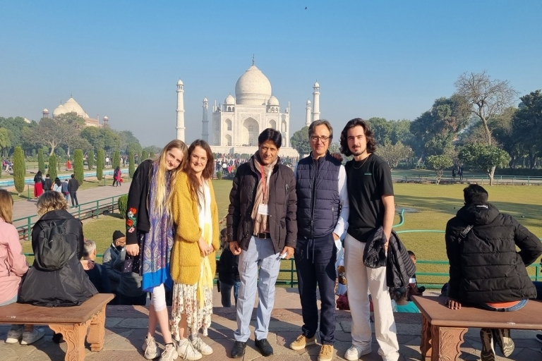 Visita guiada a la Experiencia del Taj Mahal con almuerzo en hotel de 5 estrellasExcursión sólo con coche cómodo con aire acondicionado y guía local