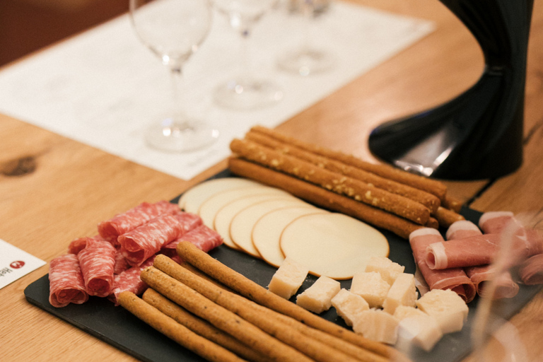 Thessaloniki: Cellar Wine Tasting of Greek Varieties