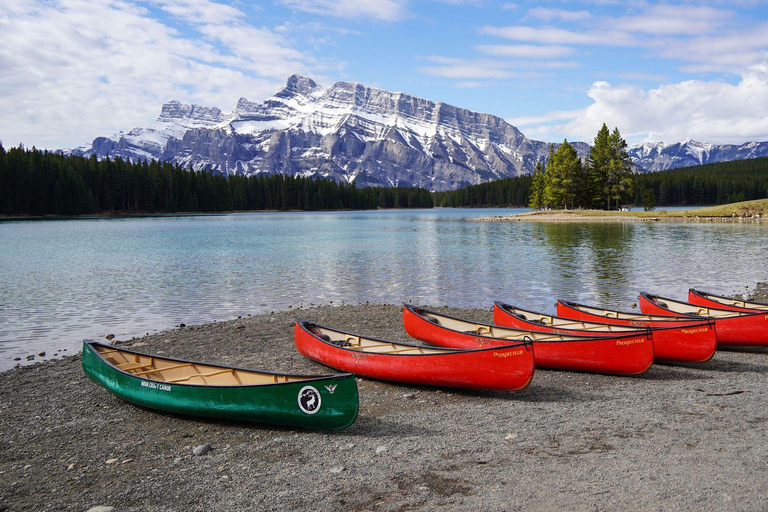 Banff: Alpine Lake Canoe Rental with Roundtrip Shuttle