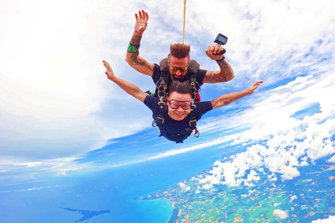 Pattaya: Dropzone Tandem Skydive with Return TransferDeluxe package//Skydiving+hand-camera(Gopro cam)