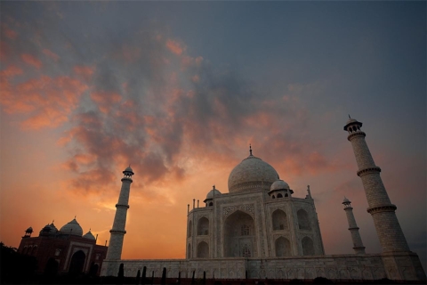 Agra: Privaten Taj Mahal Tour Guide buchenTaj Mahal Reiseführer auf Italienisch