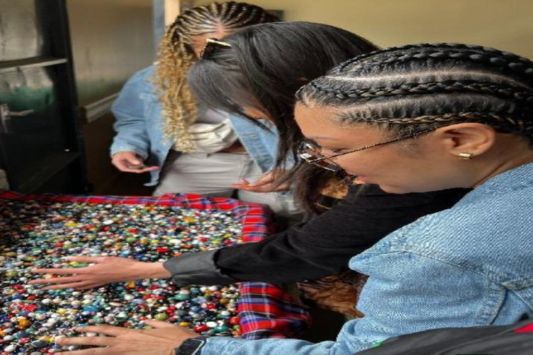 Nairobi: City view and cultural shopping experience