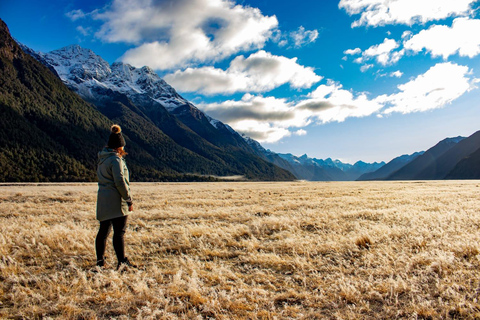 Te Anau do Queenstown wraz z wycieczką do Milford Sound, rejsem i lunchemWycieczka z Te Anau do Queenstown, w tym Milford Sound, rejs i lunch