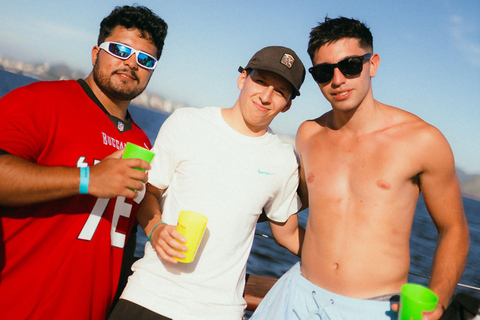 Rio de Janeiro: Sunset Boat Party with DJ and Drinks