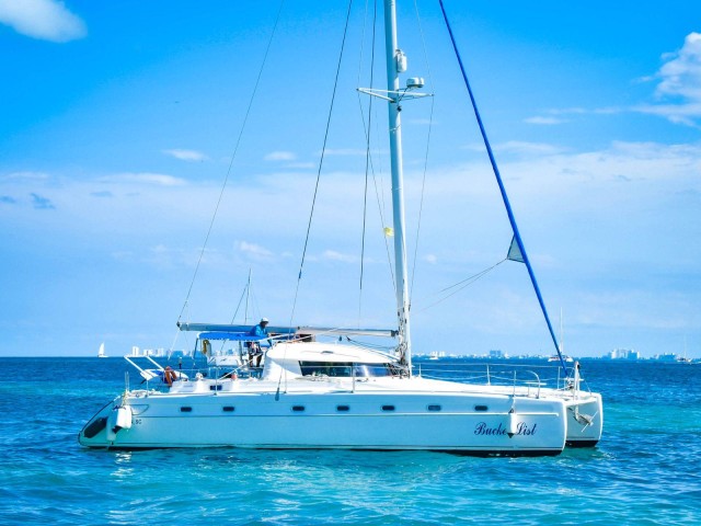 Cancun: Catamaran Tour to Isla Mujeres & Playa Norte