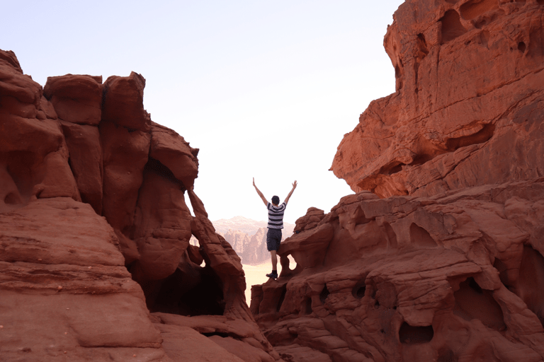 Wadi Rum : Randonnée et ascension du mont Burdah + déjeuner traditionnel