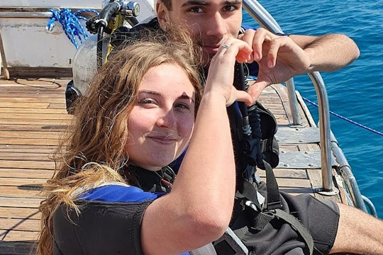 Hurghada: Beginner Diving Trip with Lunch, Transfer & Gear Boat Cruise with 2 Snorkeling Sites with Lunch & Transfer