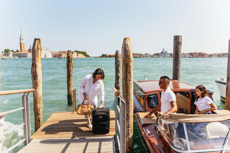 Transfert privé entre l’aéroport et Venise en bateau-taxiDépart Premium : de votre hôtel à l’aéroport Marco Polo