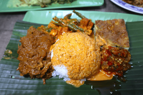 Singapore: Bugis & Kampong Glam Walking Tour with Snacks Faith, Flavours & Art, From Waterloo Street to Haji Lane