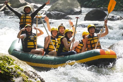 Bali: Ubud Rafting and Tlaga Singha Infinity Pool Tour