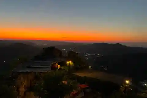 Wunderschöner Sonnenuntergang und Abendessen im Castel de Petrela