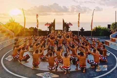 Coucher de soleil à Uluwatu et danse du feu kecak (tout compris)