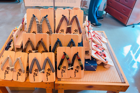Gujo Hachiman Day Trip: Mountain Castle & Traditional Town The popular Gujyo town tour