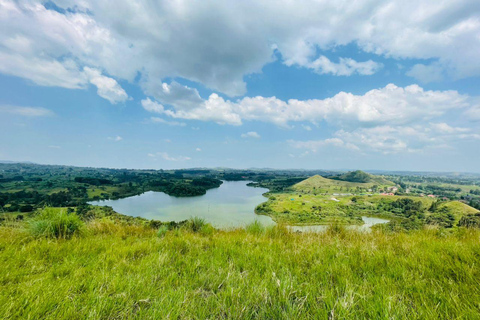 Uganda: 2-Day Chimpanzee Trekking, Hot Springs & Craters