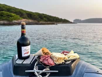 Alghero: passeio de barco com aperitivo ao pôr do sol Porto Conte