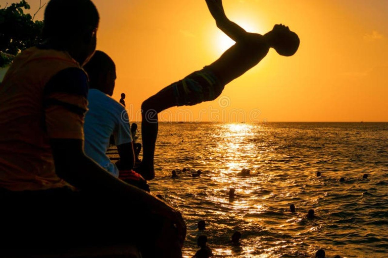 زنجبار: جولة سيرًا على الأقدام في مدينة ستون تاون ومشاهدة غروب الشمس مع السوق الليلي