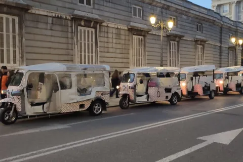 Madrid: Tuk Tuk Tour - Madrid der Österreicher (6 Plätze Tuk Tuk)