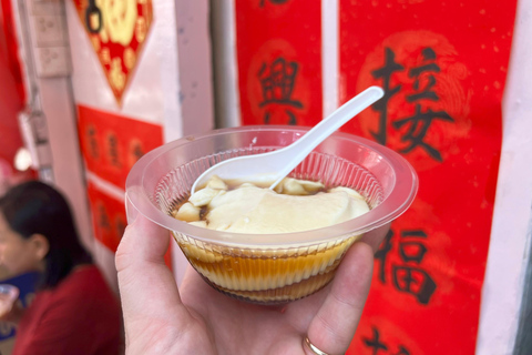 Kuala Lumpur: Chinatown & Centre Food Tour with 12 Tastings Kuala Lumpur: Food Tour with 12 Tastings & Drinks Upgrade