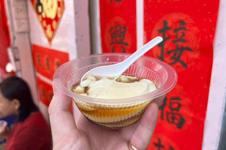 Kuala Lumpur: Chinatown & Centre Food Tour with 12 Tastings Kuala Lumpur: Food Tour with 12 Tastings & Drinks Upgrade