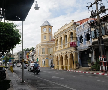 Phuket City Tour with Viewpoints, Temples & Elephant Feeding