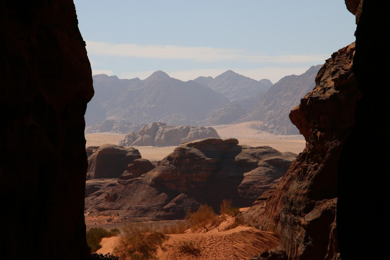 Wadi Rum: Jeep Tour with Sandboarding and Bedouin Tea