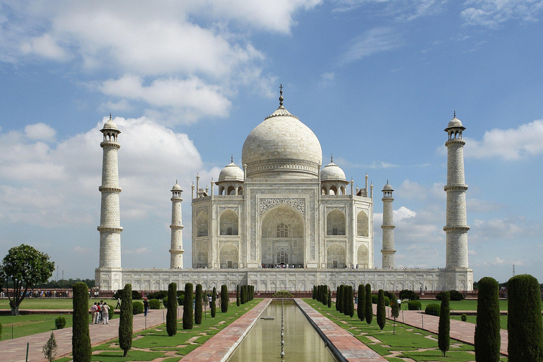 Agra: Taj Mahal Sunrise Walking Tour with Hotel Pickup Private Guided Tour without Entry Tickets and Breakfast