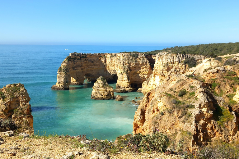 Lissabon: Algarve Coast Tour inklusive Bootstour zu den Höhlen