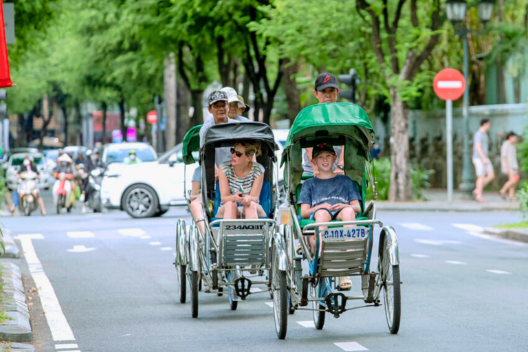 Ho Chi Minh City: Sunset Cyclo and Dinner Cruise Tour Sunset Cyclo and Premium Dinner Cruise