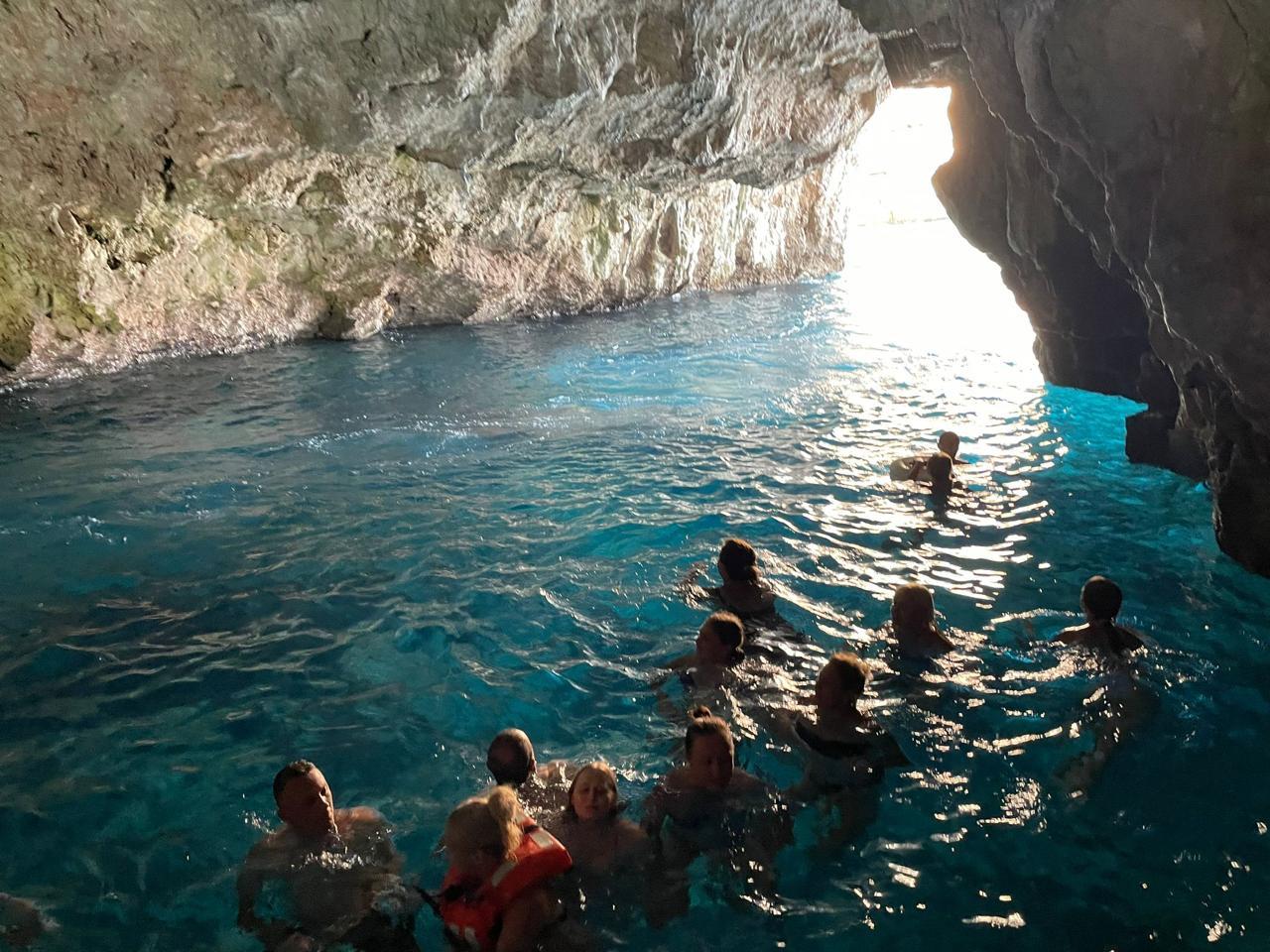 Luxusausflug ab Budva: Tour zur Blauen Höhle