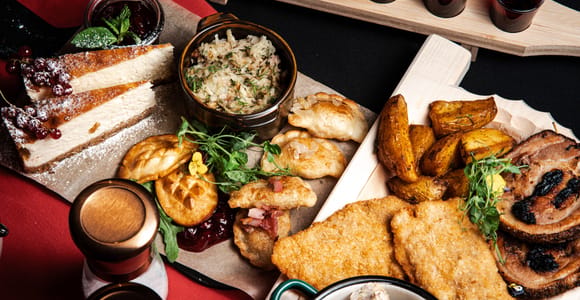 Krakow: Regional Polish Dinner with Vistula River Cruise