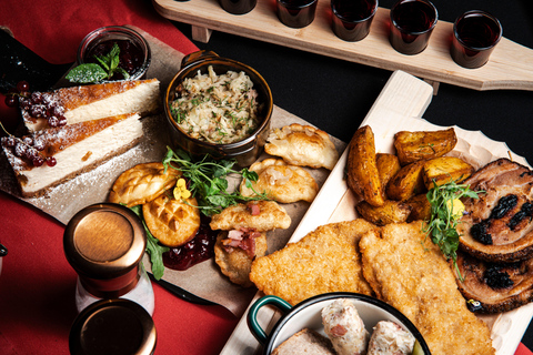 Cracovia: Cena folcloristica polacca con crociera sul fiume Vistola