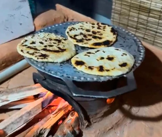 Kandy: Sri Lankan Roti Cooking Class & Tasting Experience