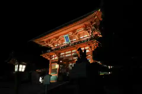 Soukromá noční prohlídka Fushimi Inari Taisha - pěší turistika v malé skupině